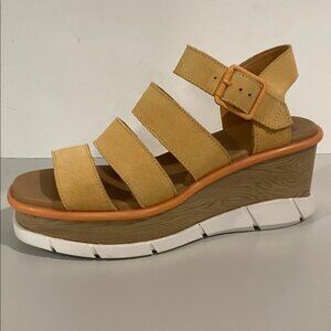 Sorel Joanie III Ankle Strap Sandals Size 8.5 Mustard Yellow, Wedge heel